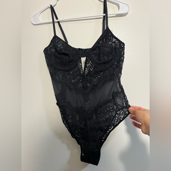 By Anthropologie V-Wire Lace Bodysuit - Picture 5 of 8